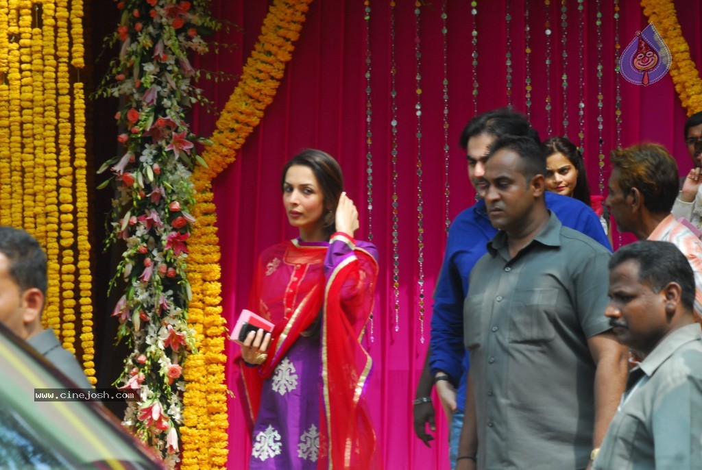 Bolly Celebs at Ganapati Visarjan Event - 5 / 61 photos
