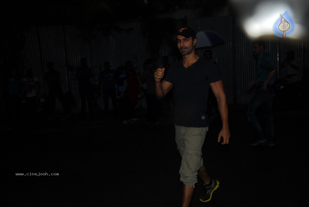 Bolly Celebs at Ganapati Visarjan Event - 7 / 61 photos
