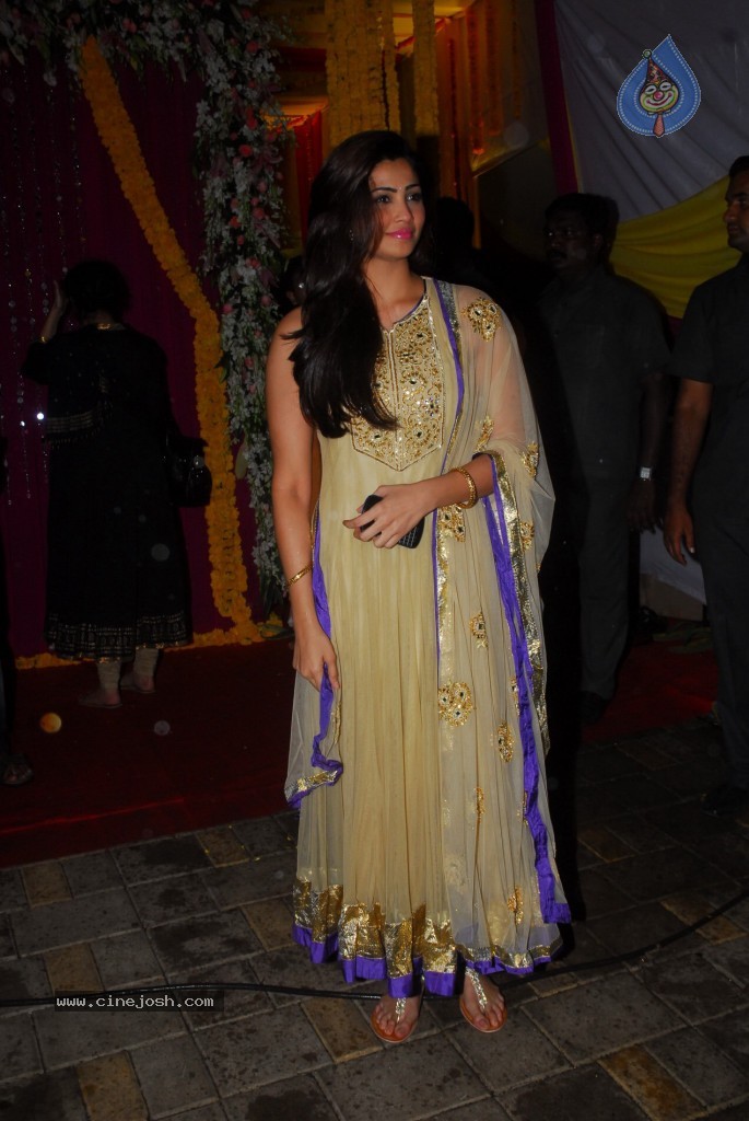 Bolly Celebs at Ganapati Visarjan Event - 38 / 61 photos