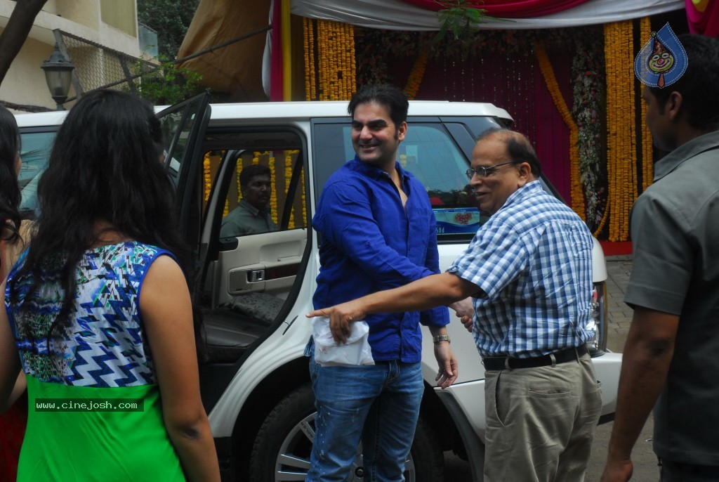 Bolly Celebs at Ganapati Visarjan Event - 56 / 61 photos