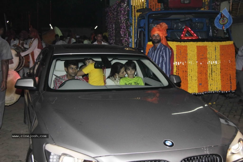 Bolly Celebs at Ganesh Visarjan Event - 44 / 106 photos