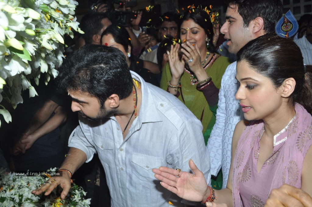 Bolly Celebs at Ganesh Visarjan Event - 63 / 106 photos