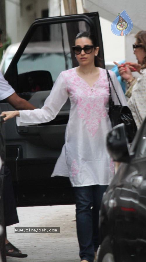 Bolly Celebs at Ganesh Visarjan Event - 106 / 106 photos