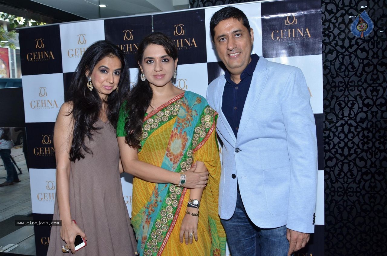 Bolly Celebs at Gehana Jewellers Event - 2 / 42 photos
