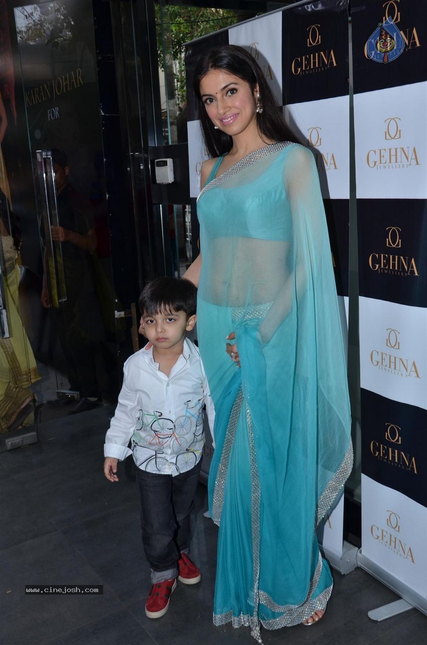 Bolly Celebs at Gehana Jewellers Event - 23 / 42 photos