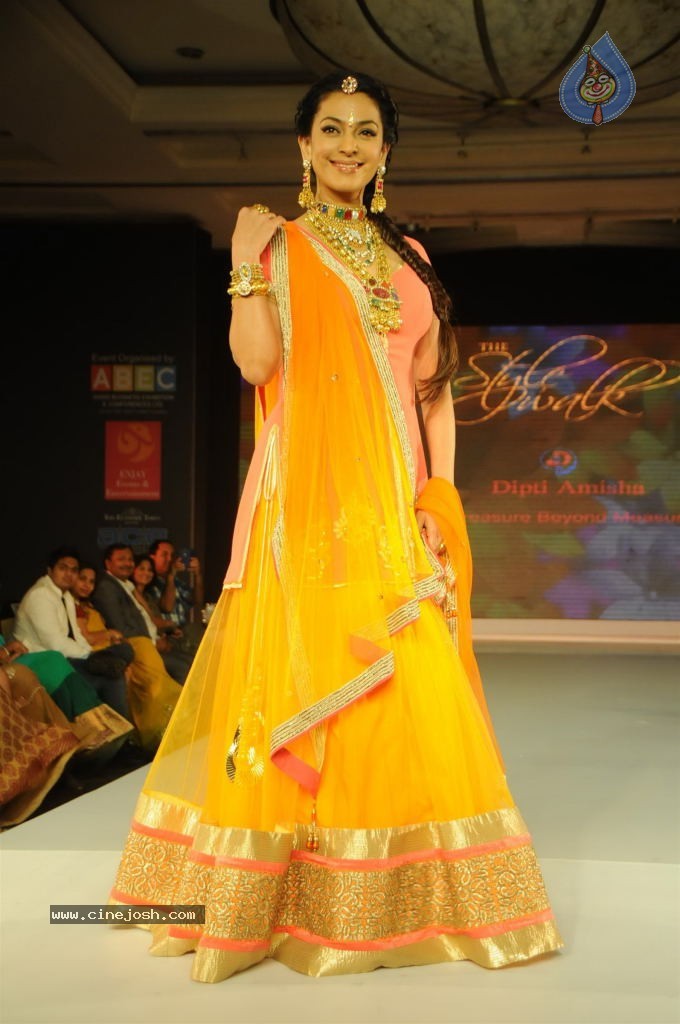 Bolly Celebs at Glamour Style Walk Fashion Show - 24 / 46 photos