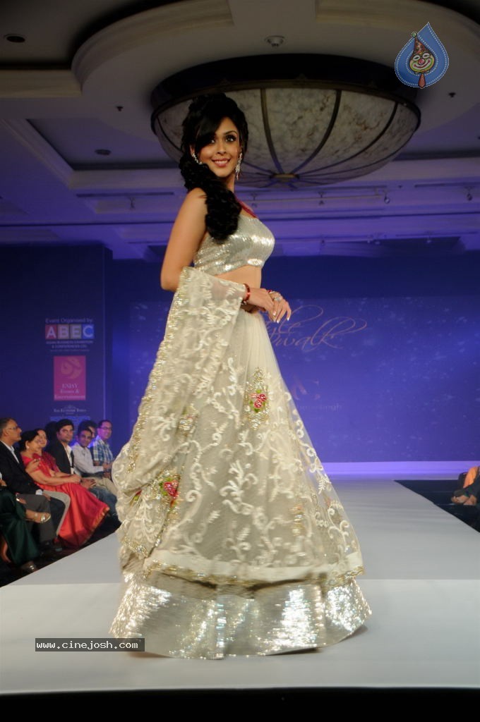 Bolly Celebs at Glamour Style Walk Fashion Show - 41 / 46 photos