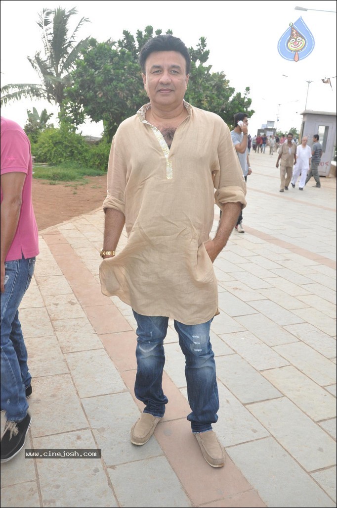Bolly Celebs at Go Green Campaign  - 44 / 81 photos