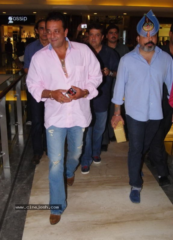 Bolly Celebs at Godh Bharai Ceremony of Manyata Dutt - 18 / 57 photos