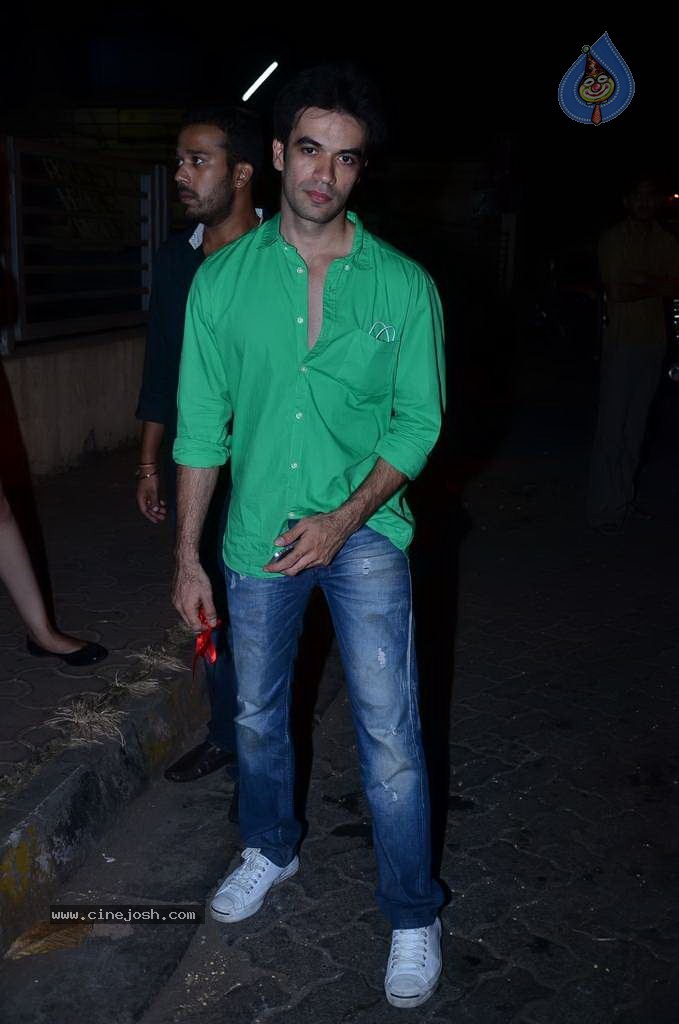 Bolly Celebs at Gori Tere Pyaar Mein Special Screening - 17 / 119 photos