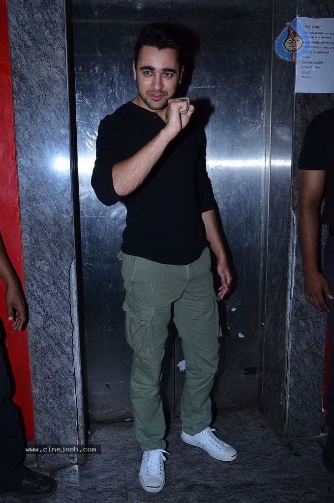 Bolly Celebs at Gori Tere Pyaar Mein Special Screening - 26 / 119 photos