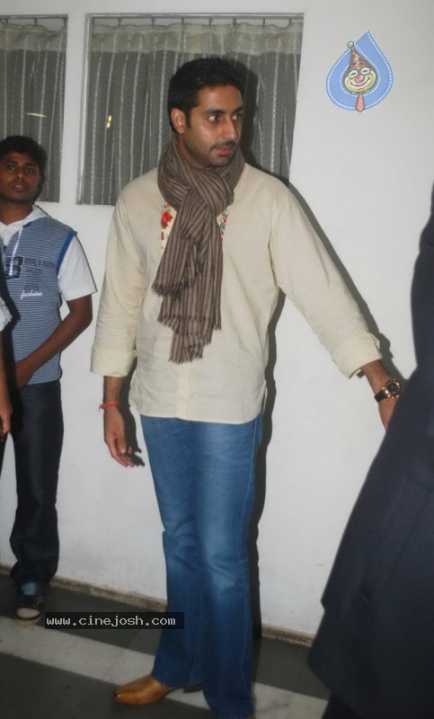 Bolly Celebs at Grand Showcase of Vipul n Shifaali Shahs Play - 7 / 53 photos