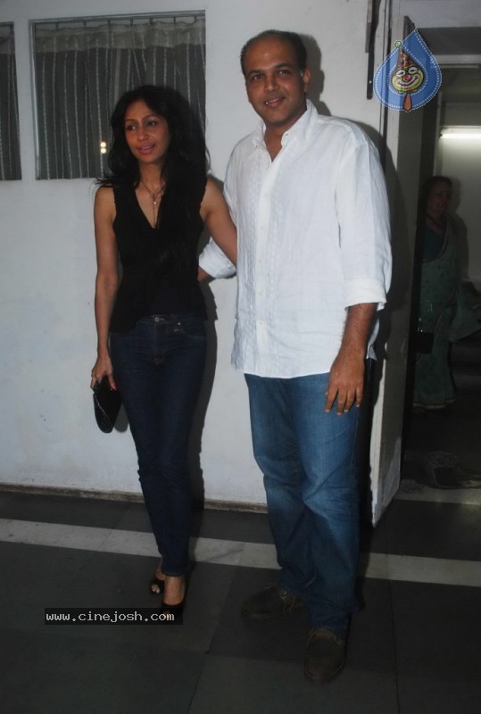 Bolly Celebs at Grand Showcase of Vipul n Shifaali Shahs Play - 28 / 53 photos