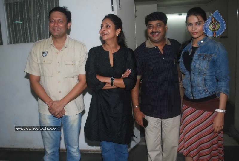 Bolly Celebs at Grand Showcase of Vipul n Shifaali Shahs Play - 30 / 53 photos
