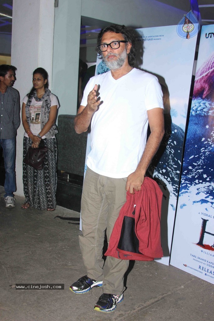 Bolly Celebs at Haider Movie Special Show - 17 / 36 photos