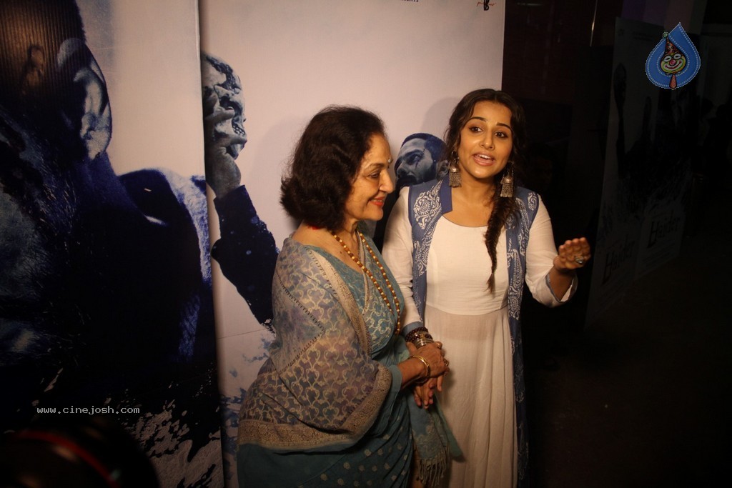Bolly Celebs at Haider Movie Special Show - 28 / 36 photos