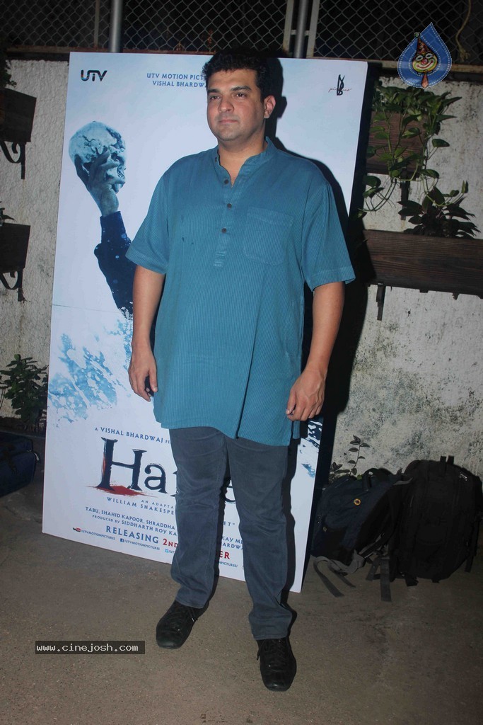 Bolly Celebs at Haider Movie Special Show - 32 / 36 photos