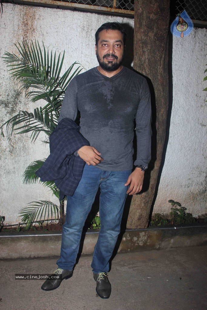 Bolly Celebs at Haider Movie Special Show - 33 / 36 photos