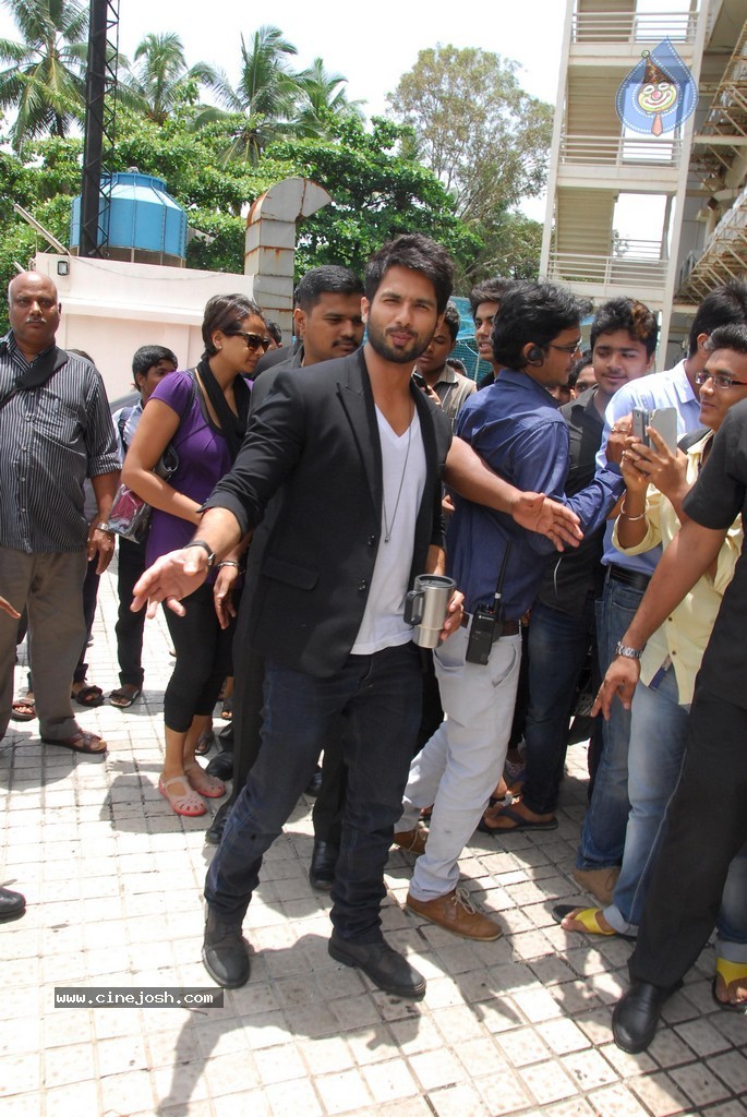 Bolly Celebs at Haider Trailer Launch - 49 / 89 photos