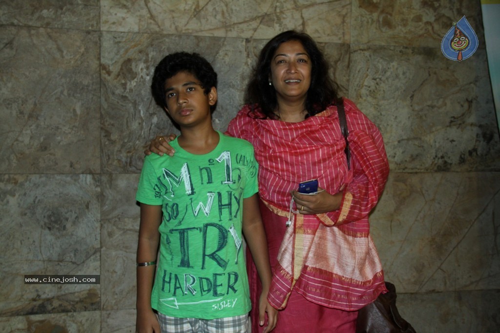 Bolly Celebs at Hawaa Hawaai Special Show - 25 / 99 photos