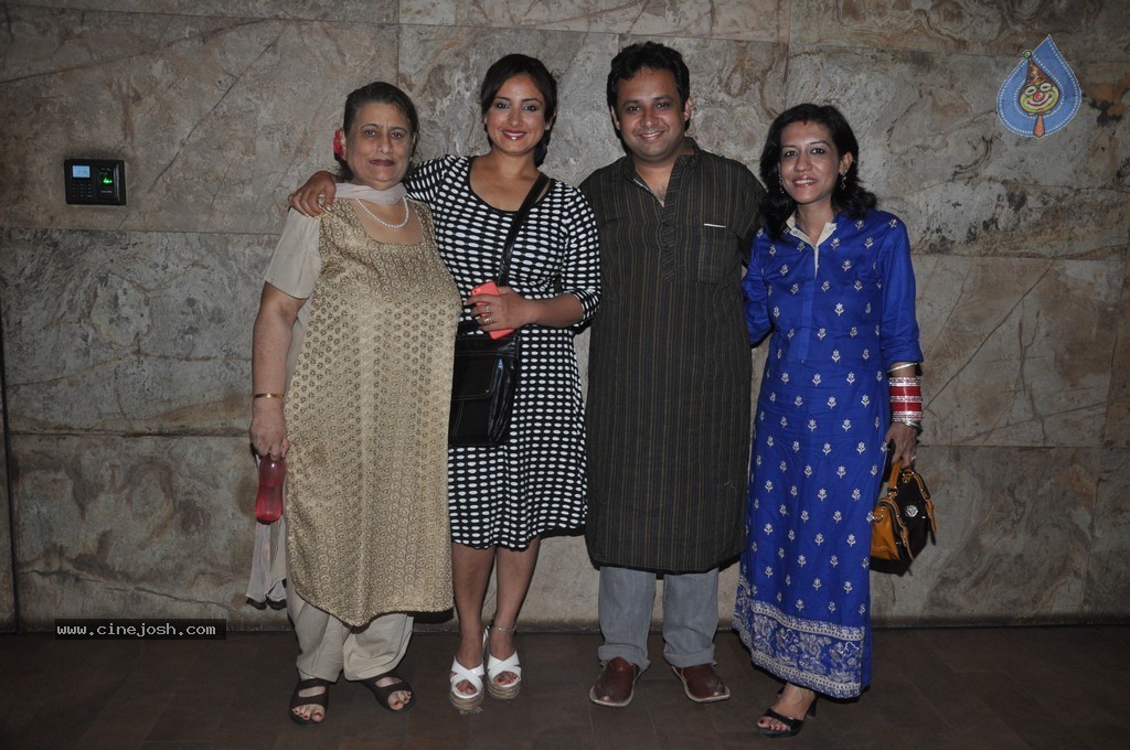 Bolly Celebs at Hawaa Hawaai Special Show - 27 / 99 photos