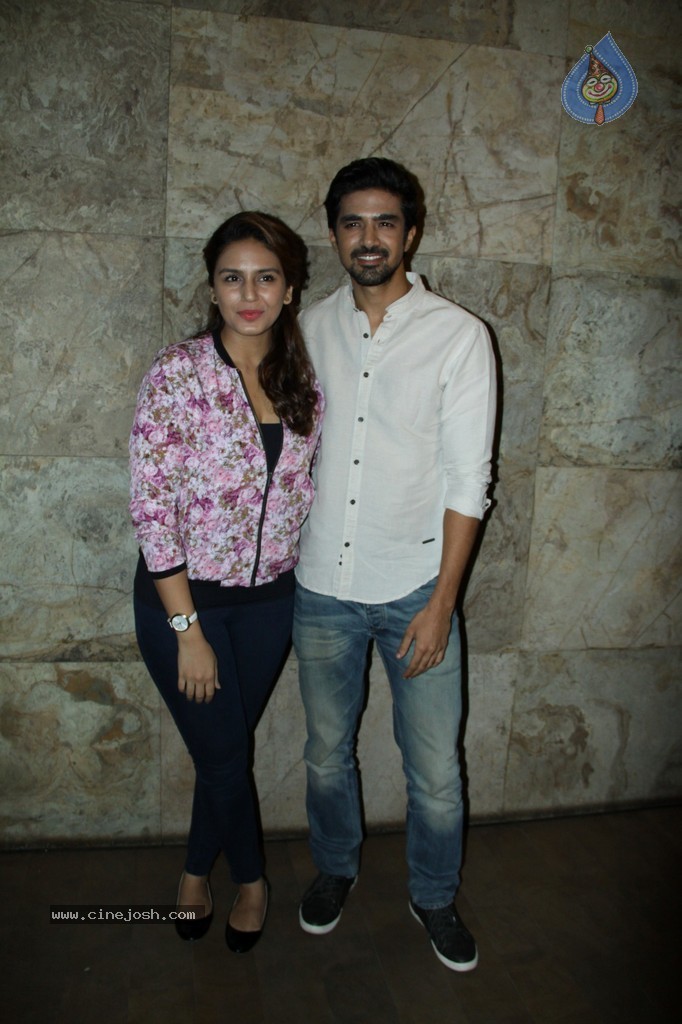 Bolly Celebs at Hawaa Hawaai Special Show - 60 / 99 photos