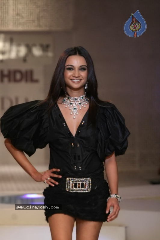Bolly Celebs at HDIL India Couture Week Day 2 - 30 / 109 photos