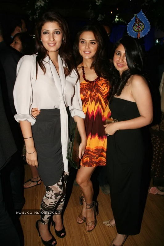 Bolly Celebs at HDIL India Couture Week Day 2 - 33 / 109 photos