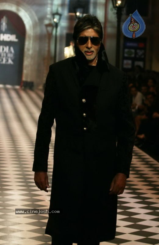 Bolly Celebs at HDIL India Couture Week Day 2 - 43 / 109 photos