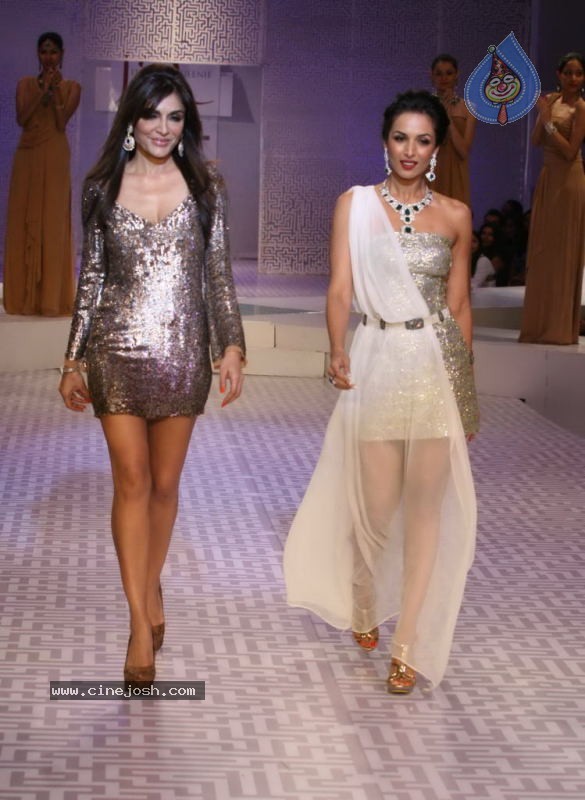 Bolly Celebs at HDIL India Couture Week Day 2 - 70 / 109 photos