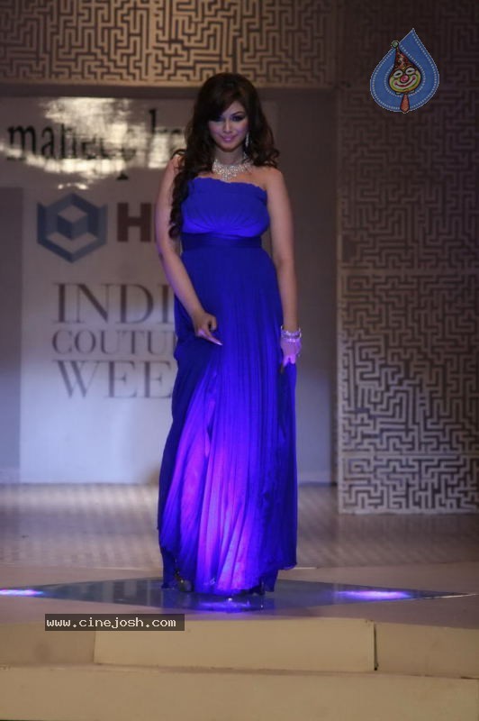 Bolly Celebs at HDIL India Couture Week Day 2 - 76 / 109 photos