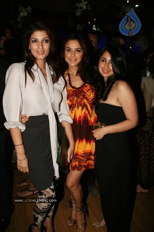 Bolly Celebs at HDIL India Couture Week Day 2 - 77 / 109 photos