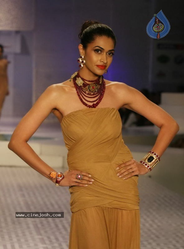 Bolly Celebs at HDIL India Couture Week Day 2 - 82 / 109 photos