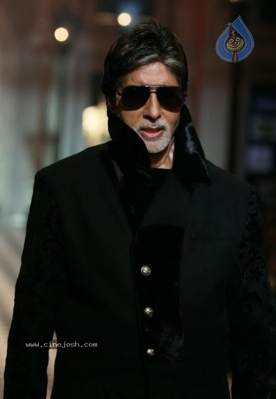 Bolly Celebs at HDIL India Couture Week Day 2 - 91 / 109 photos