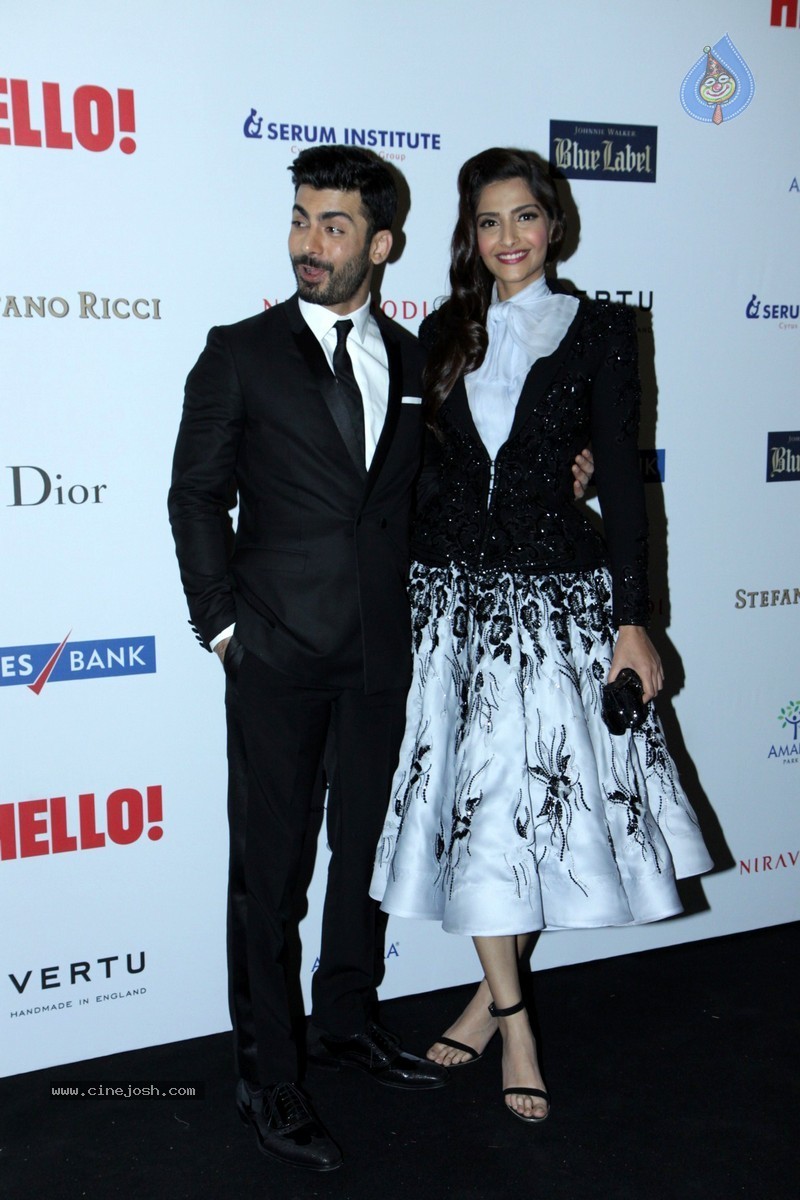 Bolly Celebs at Hello! Hall of Fame Awards - 47 / 152 photos