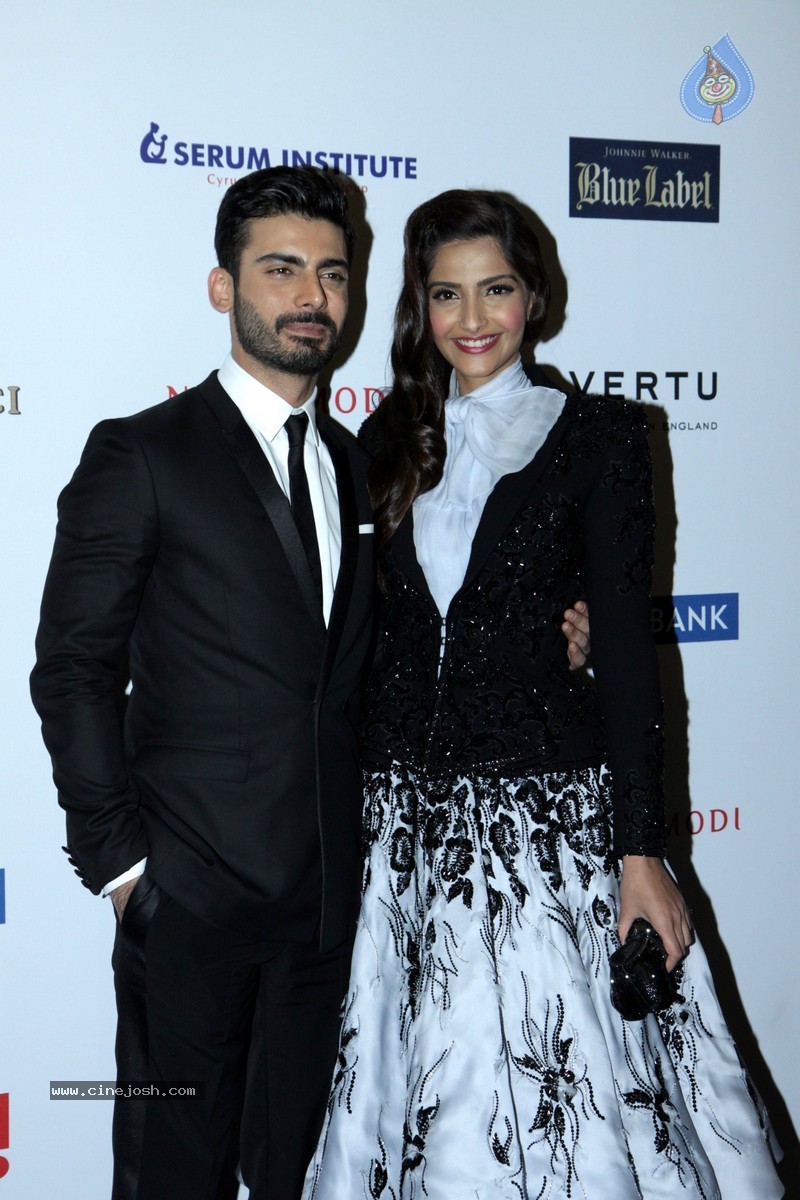 Bolly Celebs at Hello! Hall of Fame Awards - 58 / 152 photos