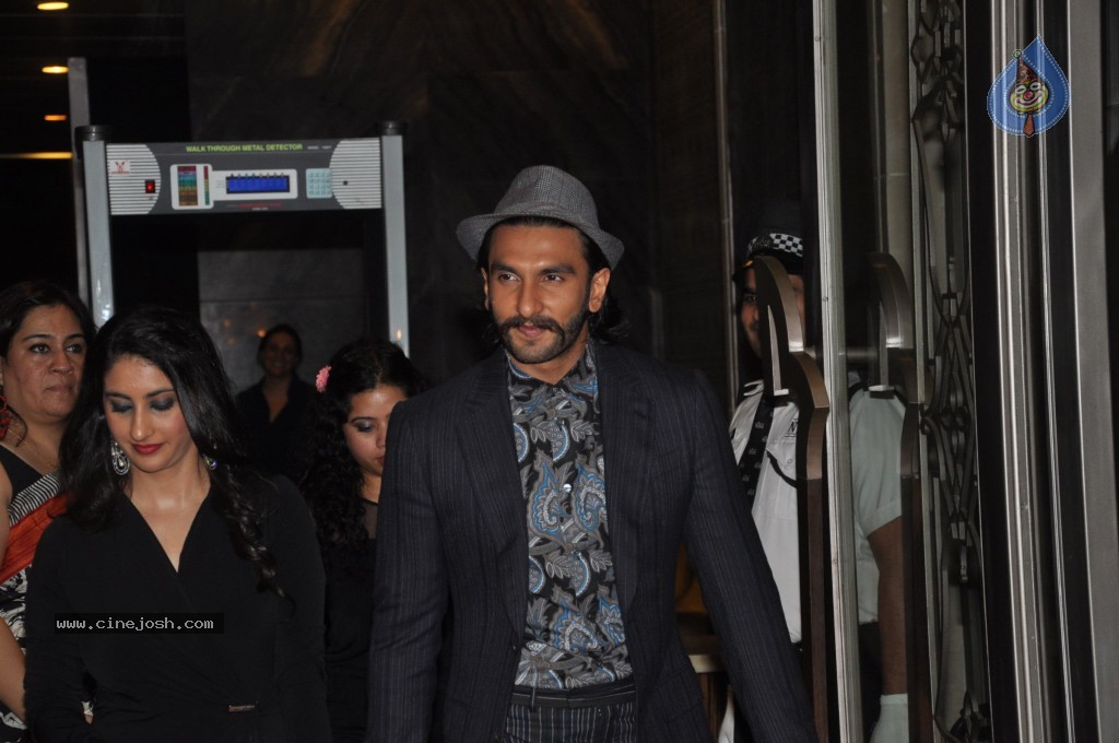 Celebs at Hello Hall Of Fame Awards 2013 - 16 / 37 photos