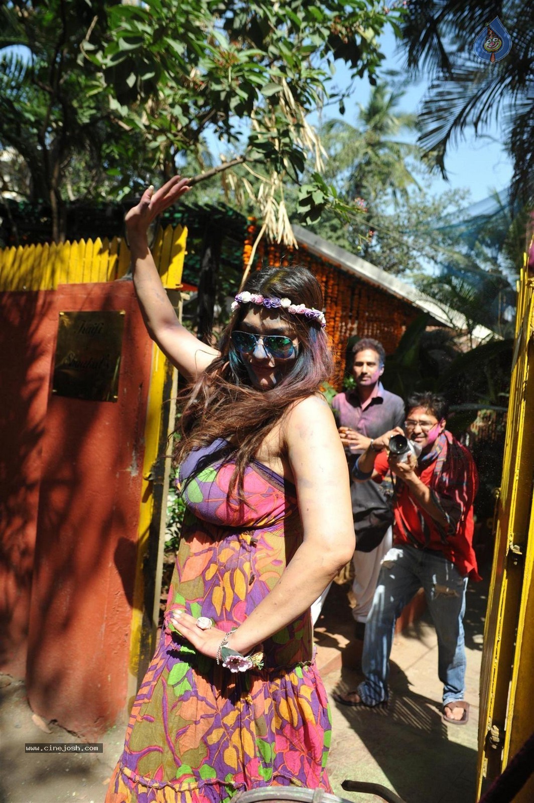 Bolly Celebs at Holi 2015 Celebrations - 1 / 73 photos