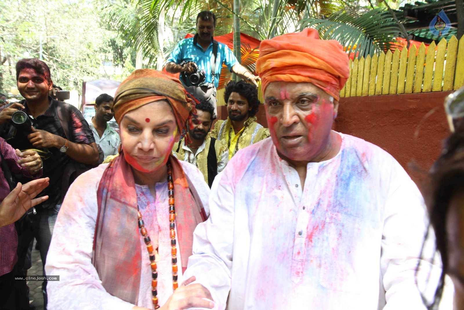 Bolly Celebs at Holi 2015 Celebrations - 4 / 73 photos