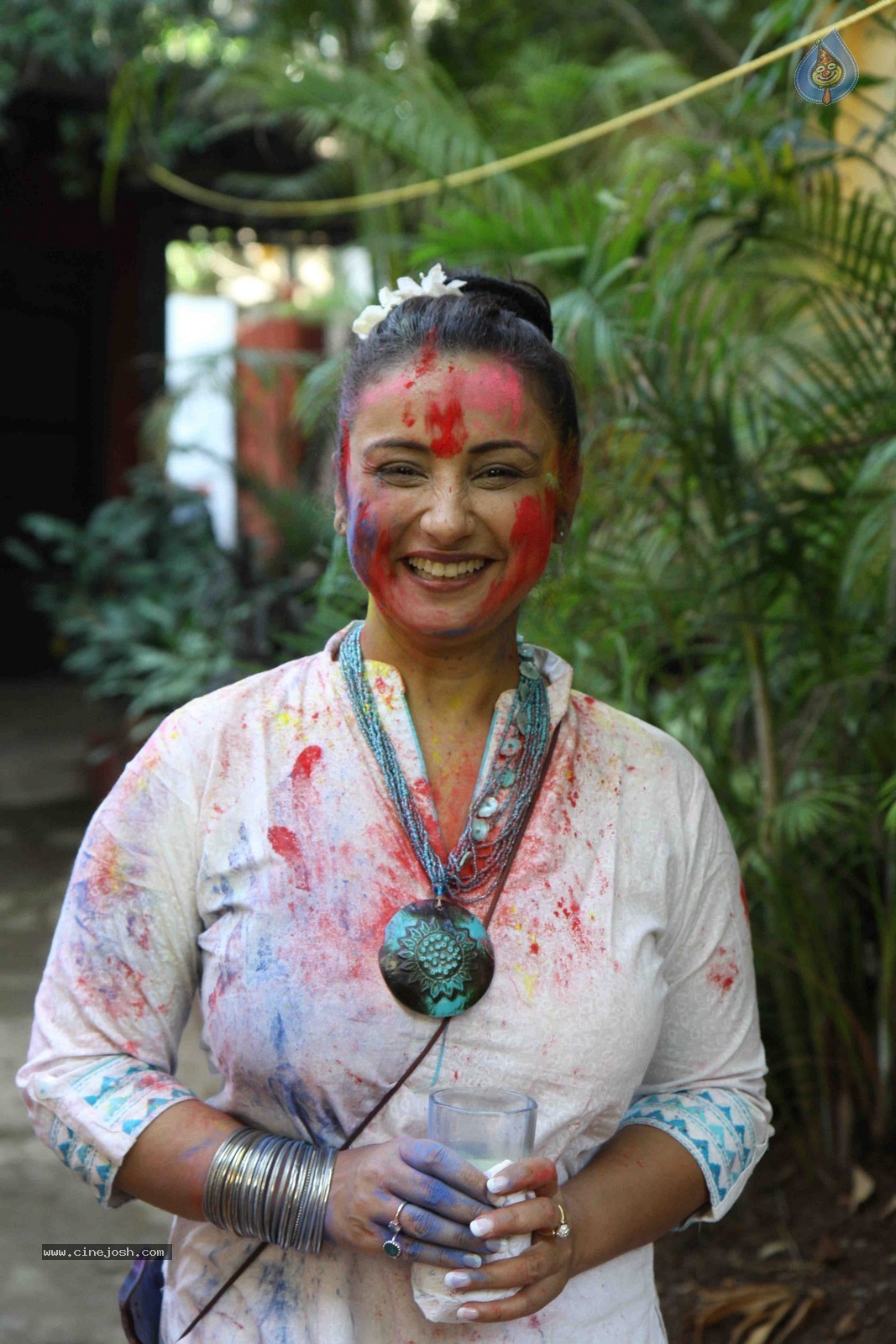 Bolly Celebs at Holi 2015 Celebrations - 12 / 73 photos