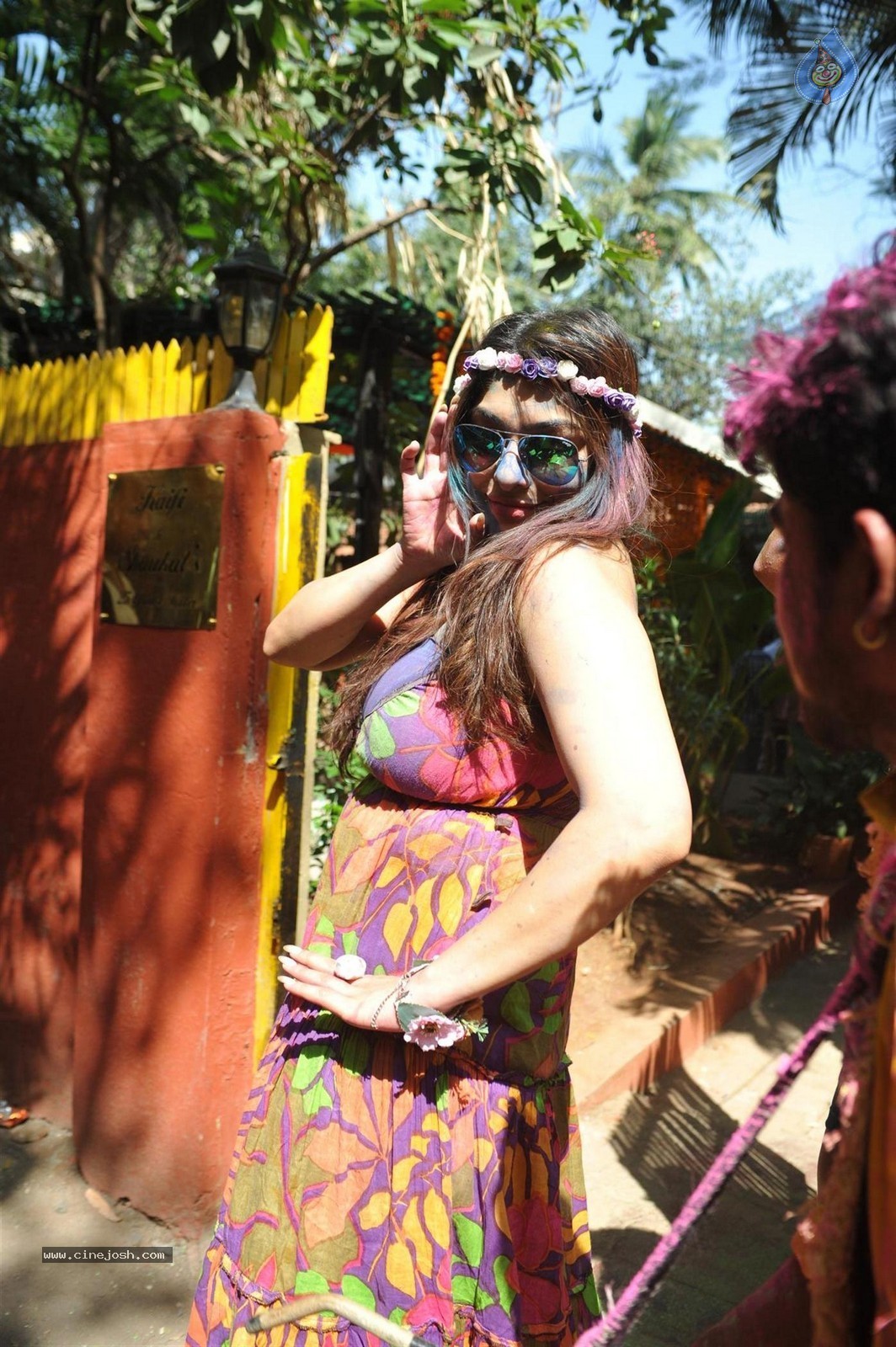 Bolly Celebs at Holi 2015 Celebrations - 17 / 73 photos