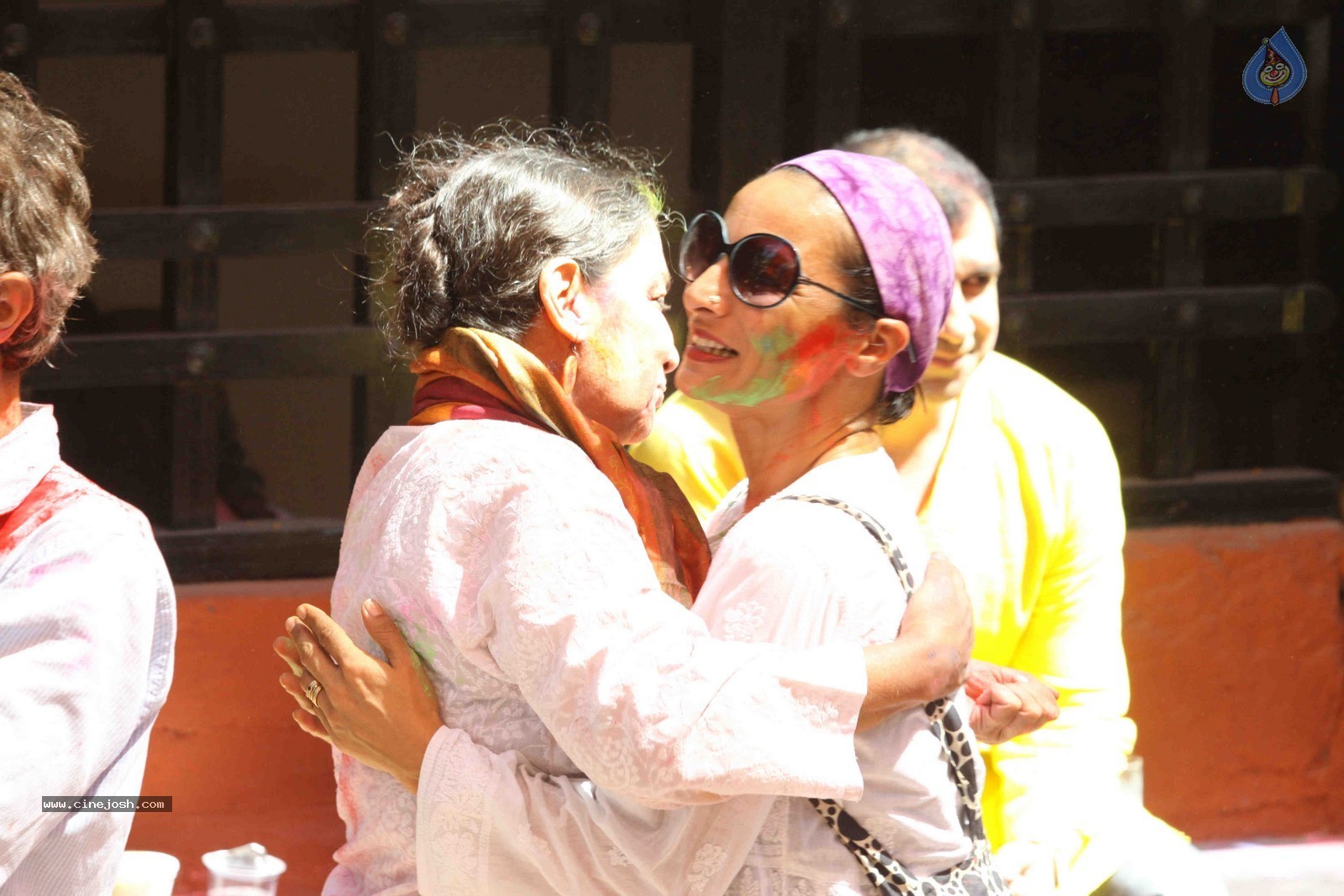 Bolly Celebs at Holi 2015 Celebrations - 25 / 73 photos