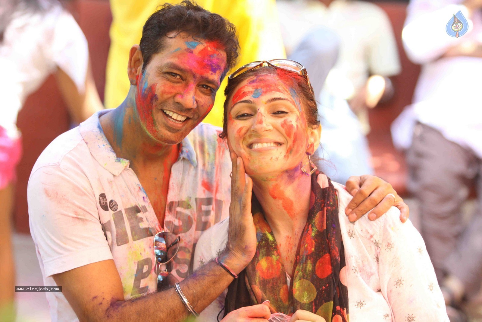 Bolly Celebs at Holi 2015 Celebrations - 28 / 73 photos