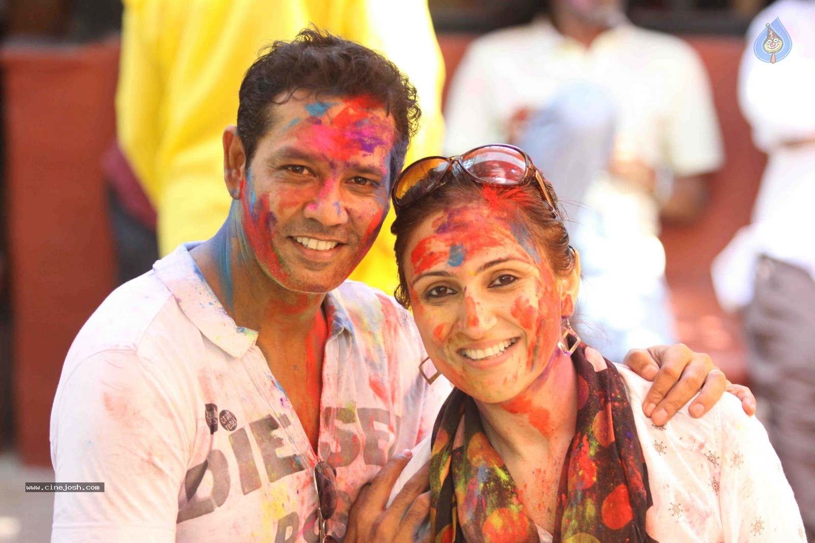 Bolly Celebs at Holi 2015 Celebrations - 31 / 73 photos