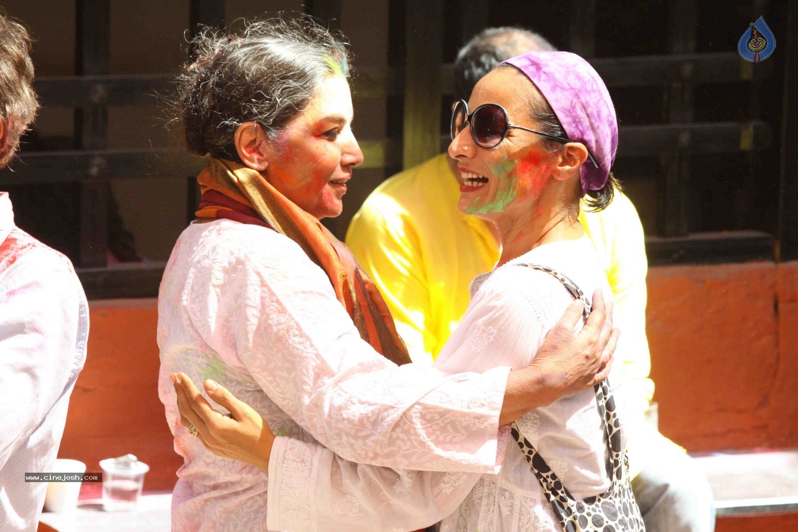 Bolly Celebs at Holi 2015 Celebrations - 42 / 73 photos