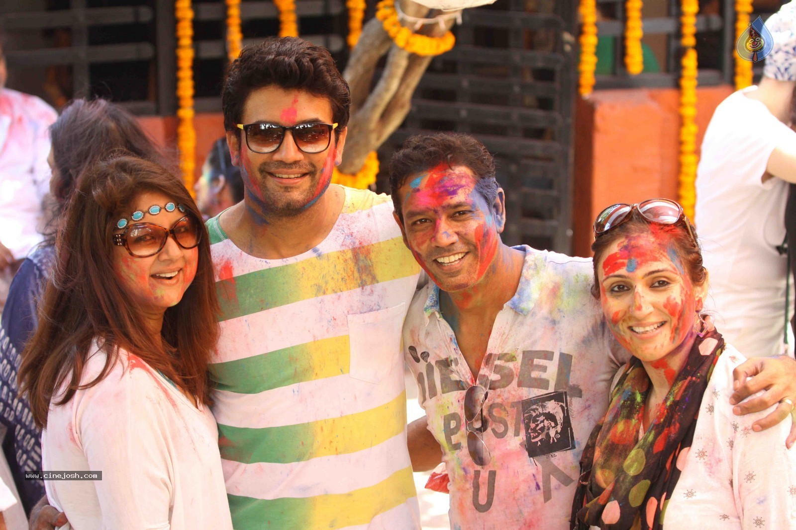 Bolly Celebs at Holi 2015 Celebrations - 44 / 73 photos