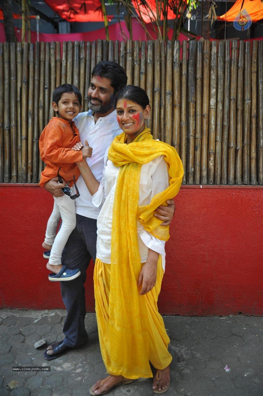Bolly Celebs at Holi 2015 Celebrations - 45 / 73 photos