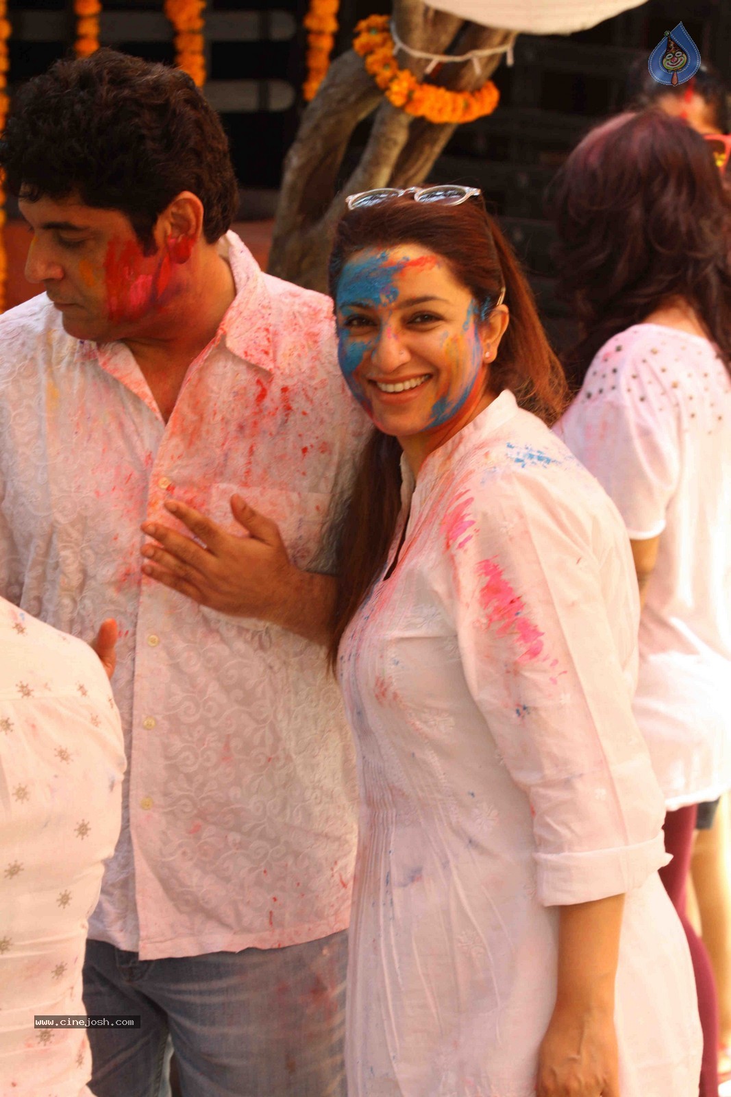 Bolly Celebs at Holi 2015 Celebrations - 53 / 73 photos