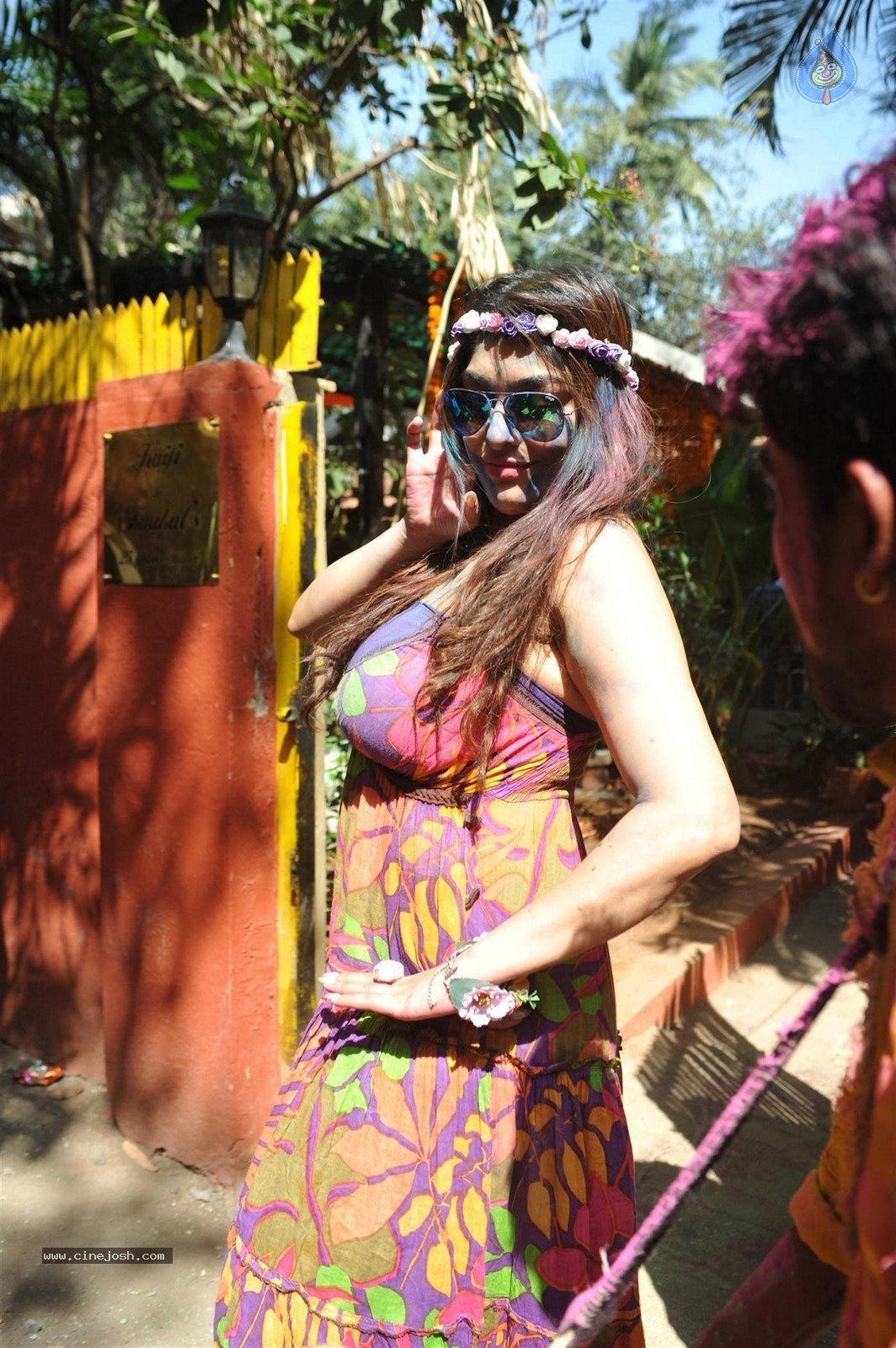 Bolly Celebs at Holi 2015 Celebrations - 69 / 73 photos