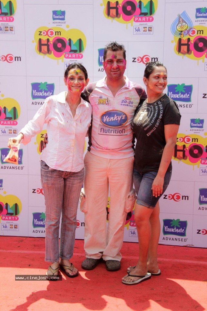 Bolly Celebs at Holi Celebrations - 10 / 103 photos